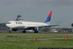 Delta и Northwest приземлились