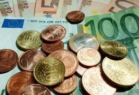 Германию разделили зарплаты