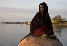 Изгнали с датского двора