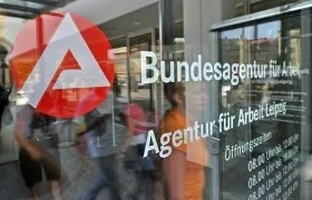 Labor migrants break into Europe