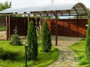 Преимущества навесов для дачи из поликабоната