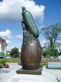 Солите огурцы бочками