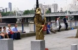 Как заработать в чужой стране
